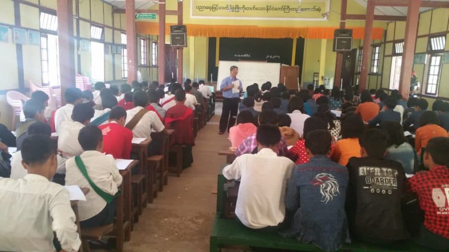 Provide the English Lesson Classes for communities