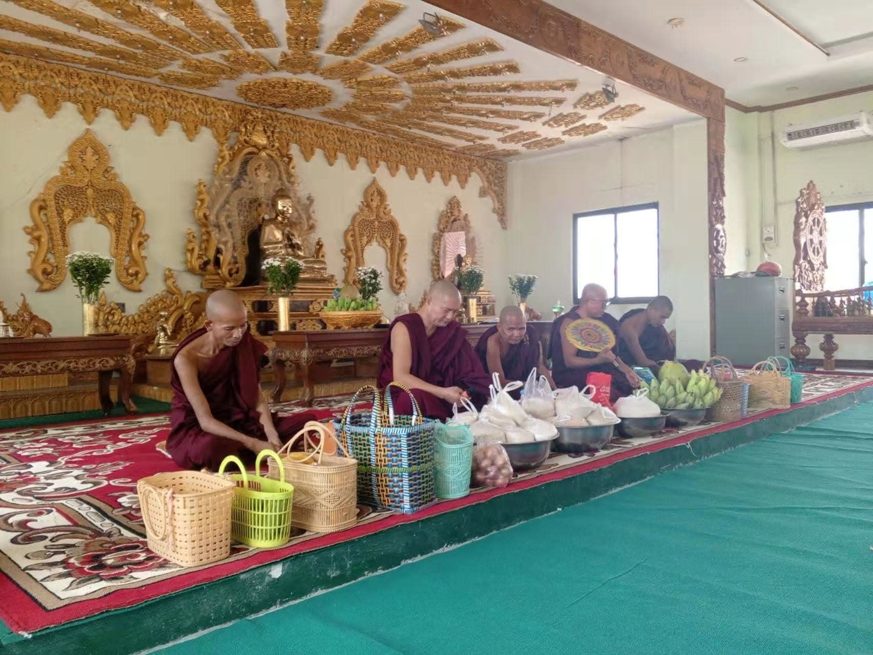 ဒေသခံပြည်သူများဘုရားဖူးလာရောက်ခြင်း ။ image 4